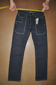 Blugi Ecko Unlimited - sus la bata Blugi Ecko Unlimited - sus la bata